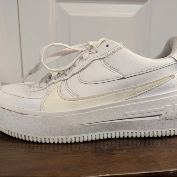 Women's Nike Air Force 1 PLT.AF.ORM Triple White Size 8.5 - Picture 8 of 13